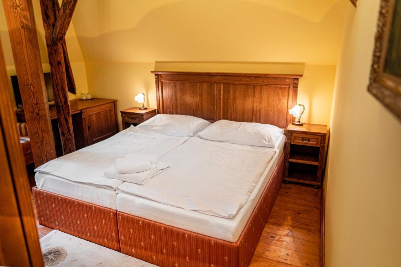 Penzion Cosmopolitan Ii. Banská Štiavnica Kamer foto
