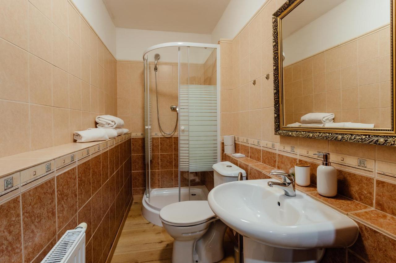 Penzion Cosmopolitan Ii. Banská Štiavnica Buitenkant foto