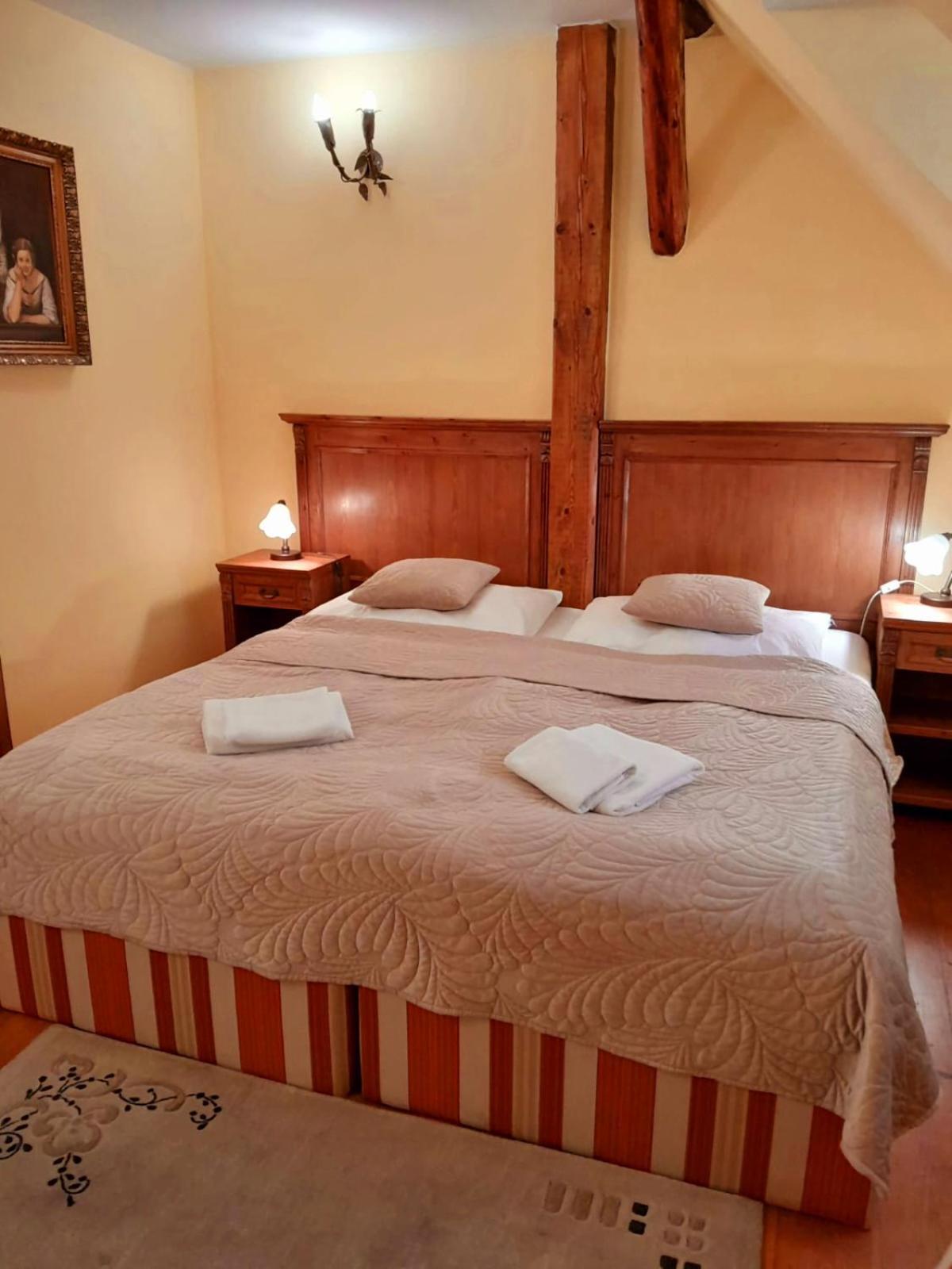 Penzion Cosmopolitan Ii. Banská Štiavnica Buitenkant foto