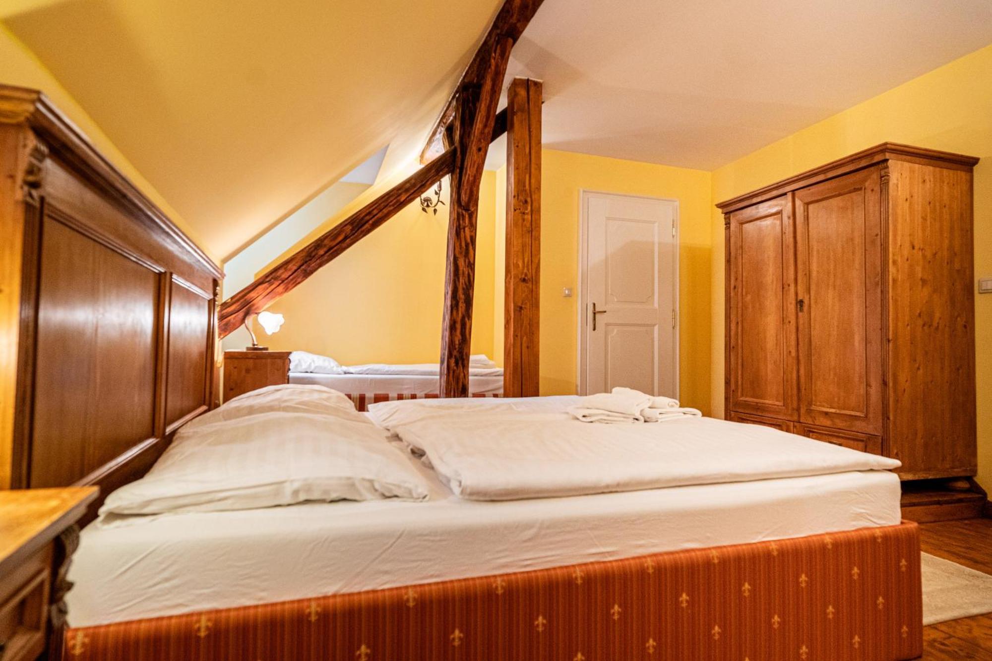 Penzion Cosmopolitan Ii. Banská Štiavnica Kamer foto