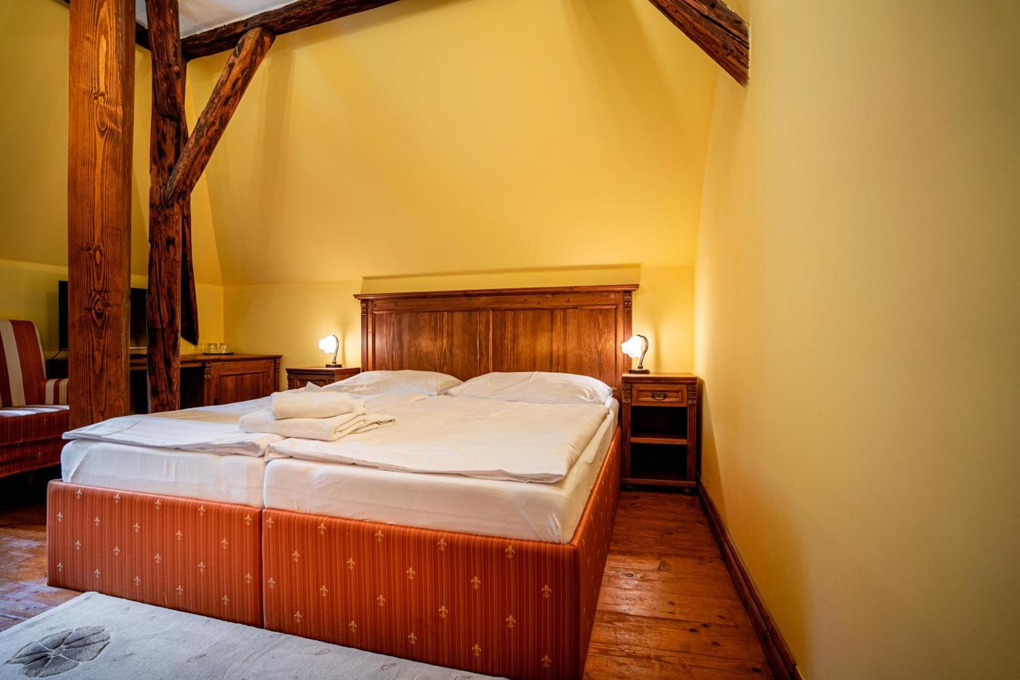 Penzion Cosmopolitan Ii. Banská Štiavnica Kamer foto