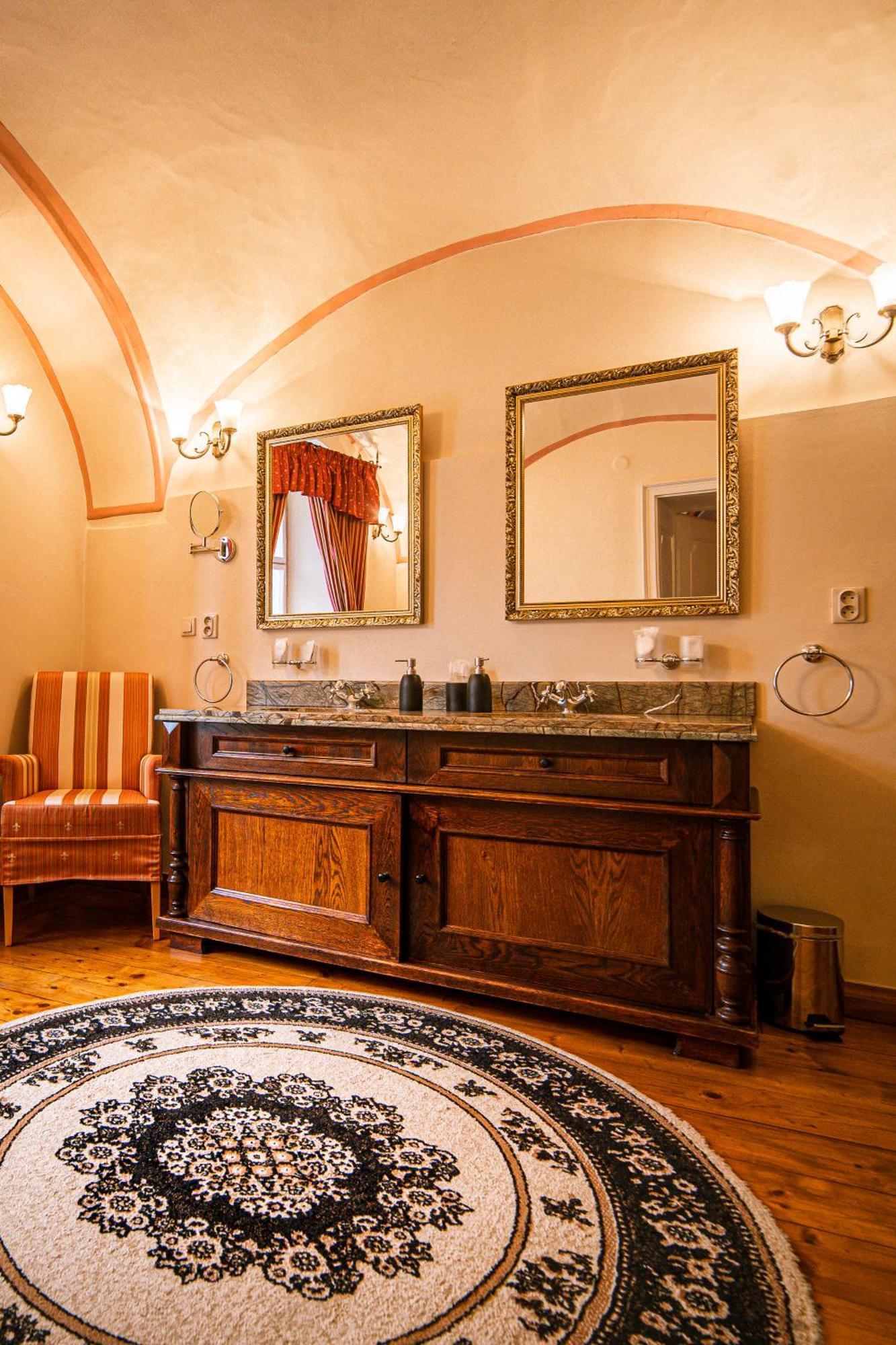 Penzion Cosmopolitan Ii. Banská Štiavnica Kamer foto