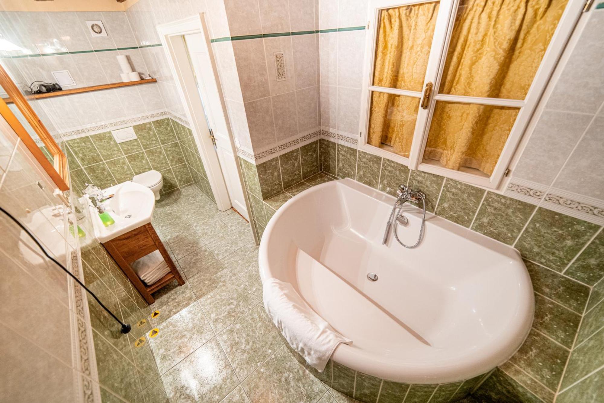 Penzion Cosmopolitan Ii. Banská Štiavnica Kamer foto