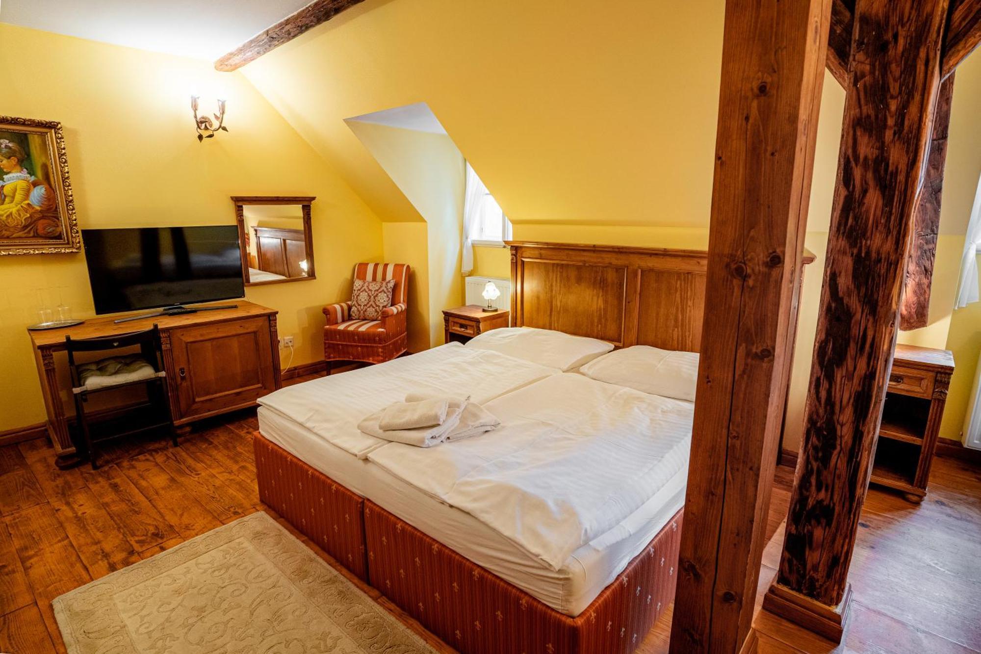 Penzion Cosmopolitan Ii. Banská Štiavnica Kamer foto