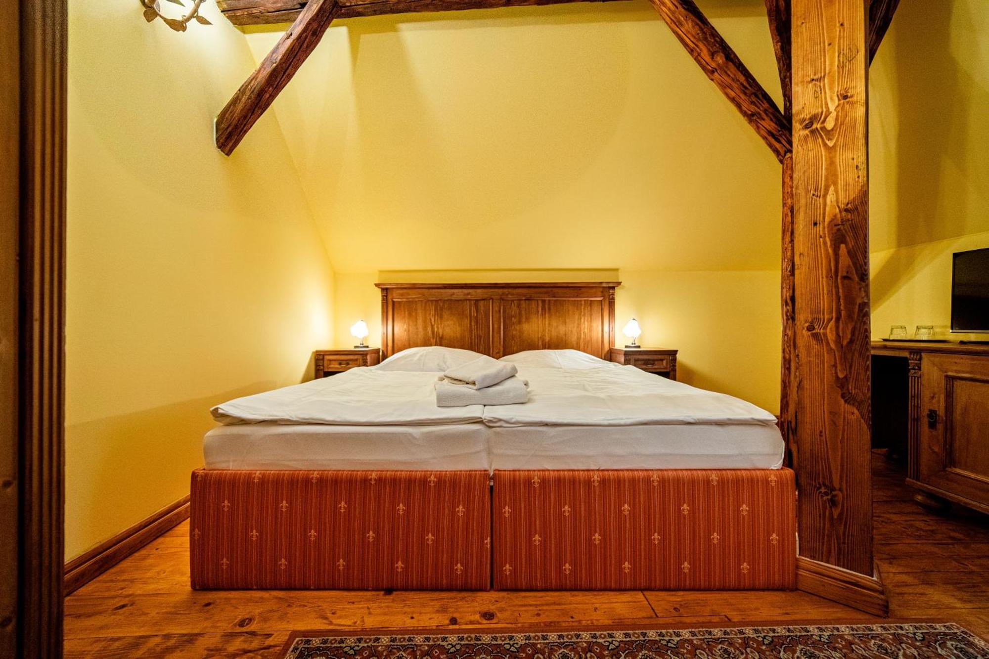 Penzion Cosmopolitan Ii. Banská Štiavnica Kamer foto