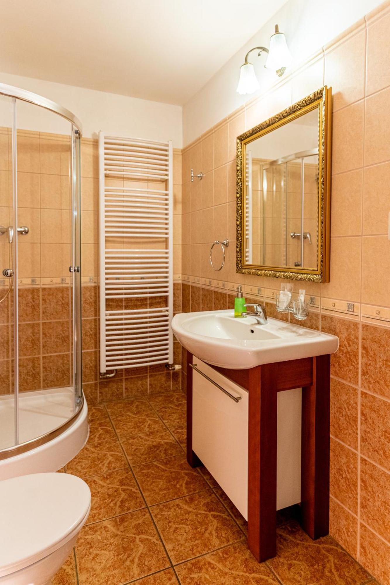 Penzion Cosmopolitan Ii. Banská Štiavnica Kamer foto