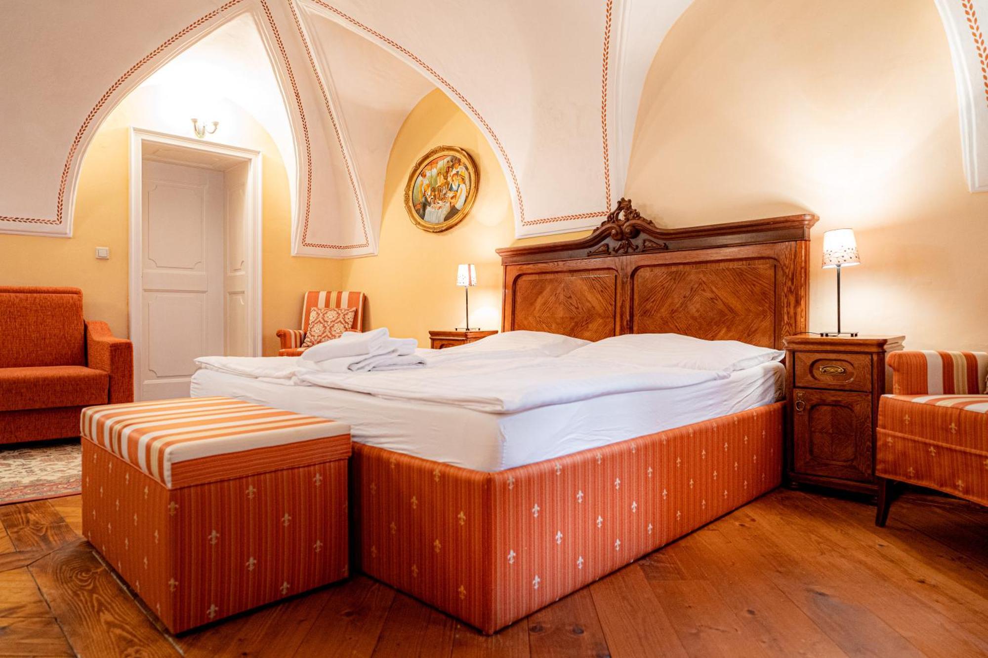 Penzion Cosmopolitan Ii. Banská Štiavnica Kamer foto